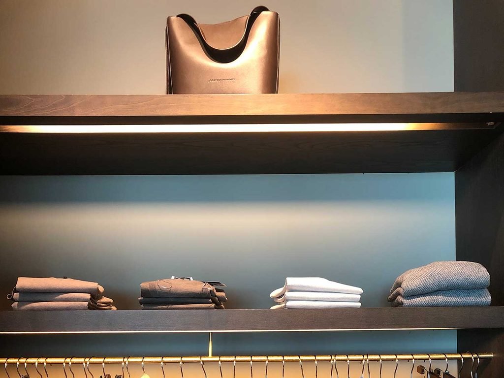 AdvanShelf smart shelves in a modern retail store